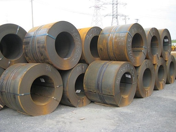 Tuy nhiên, ngay trước thời điểm chính sách có hiệu lực, thép HRC khổ rộng (lớn hơn 1.880 mm), vốn không nằm trong diện áp thuế đã ồ ạt dội về. Ảnh minh hoạ
