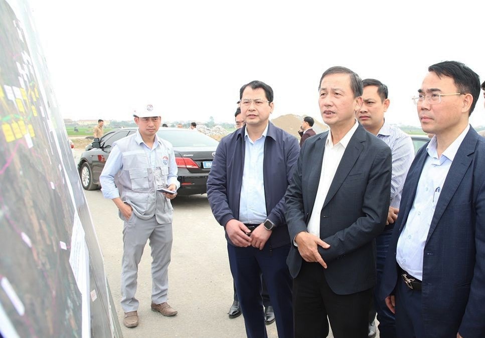 Kiểm tra tiến độ Tân Phcus Võng Phan