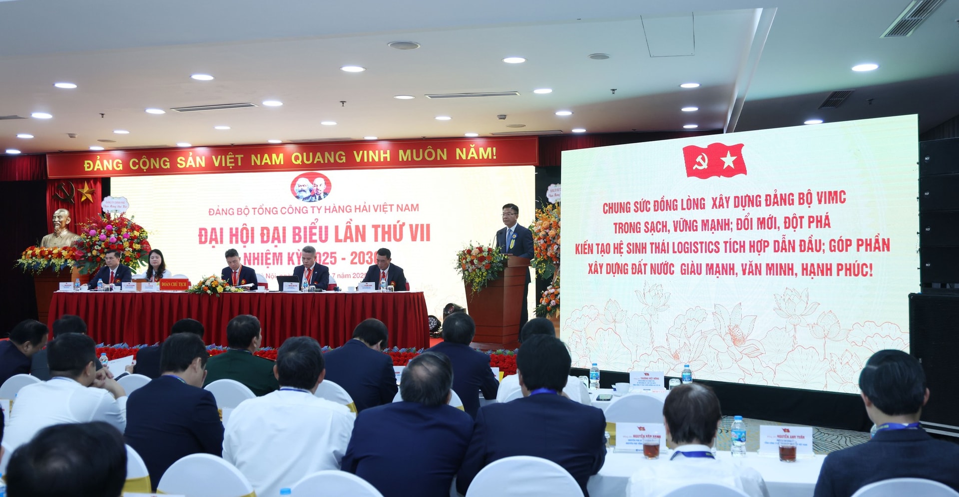 Phó Thủ tướng Lê Thành Long: Xây dựng VIMC giữ vị trí số 1 của ngành hàng hải Việt Nam- Ảnh 5.