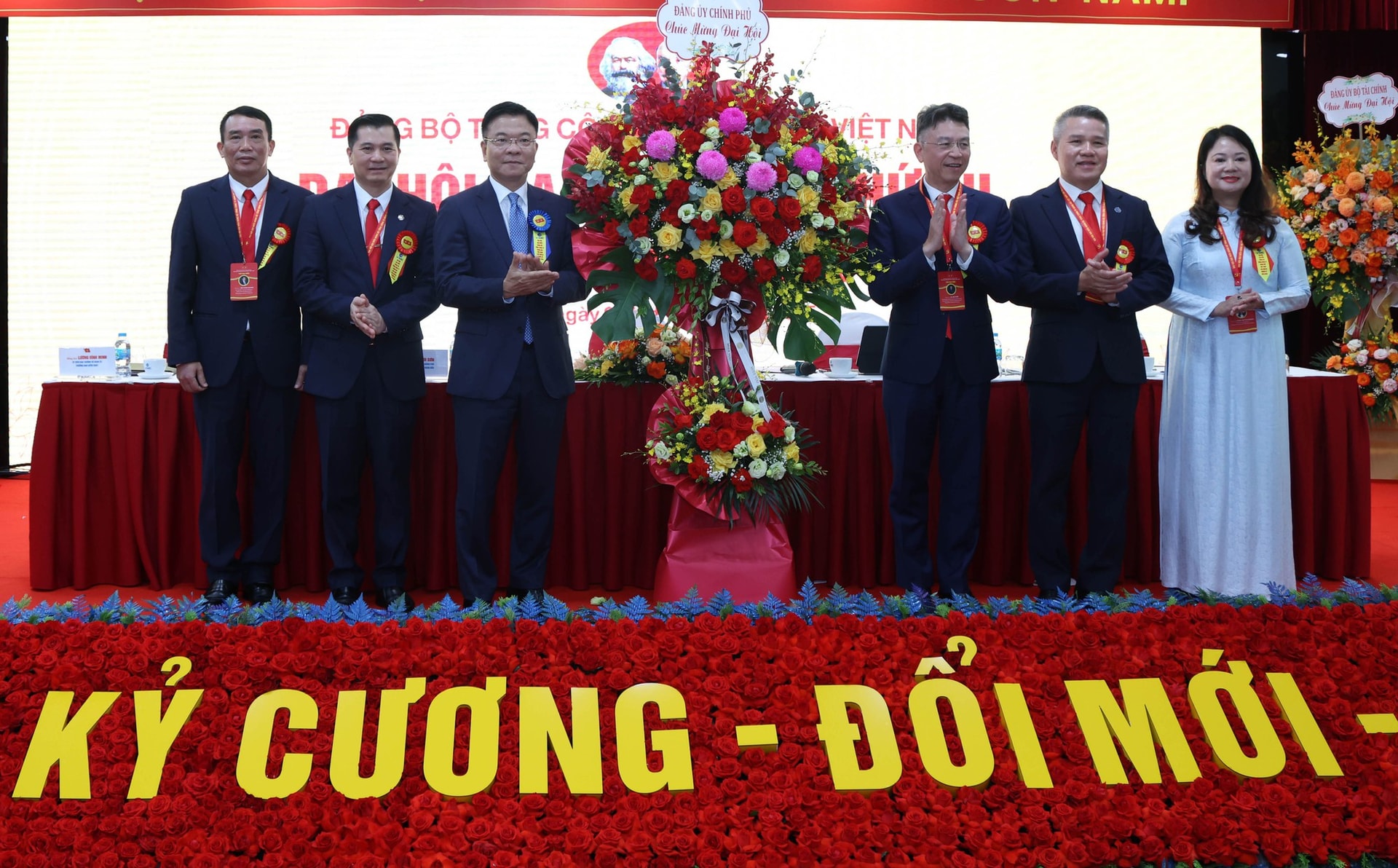Phó Thủ tướng Lê Thành Long: Xây dựng VIMC giữ vị trí số 1 của ngành hàng hải Việt Nam- Ảnh 3.