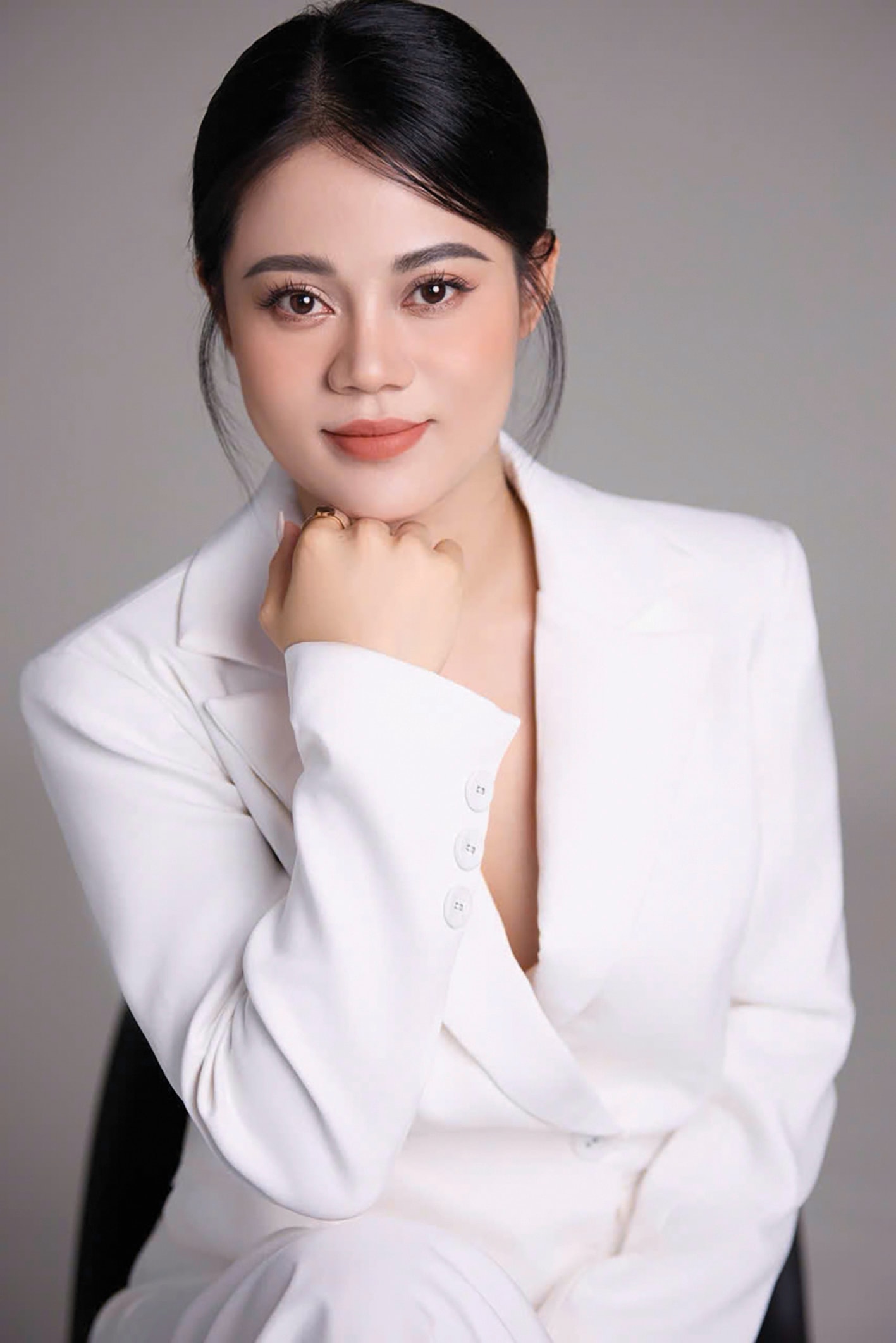 Portrait of CEO Bui Thi Yen