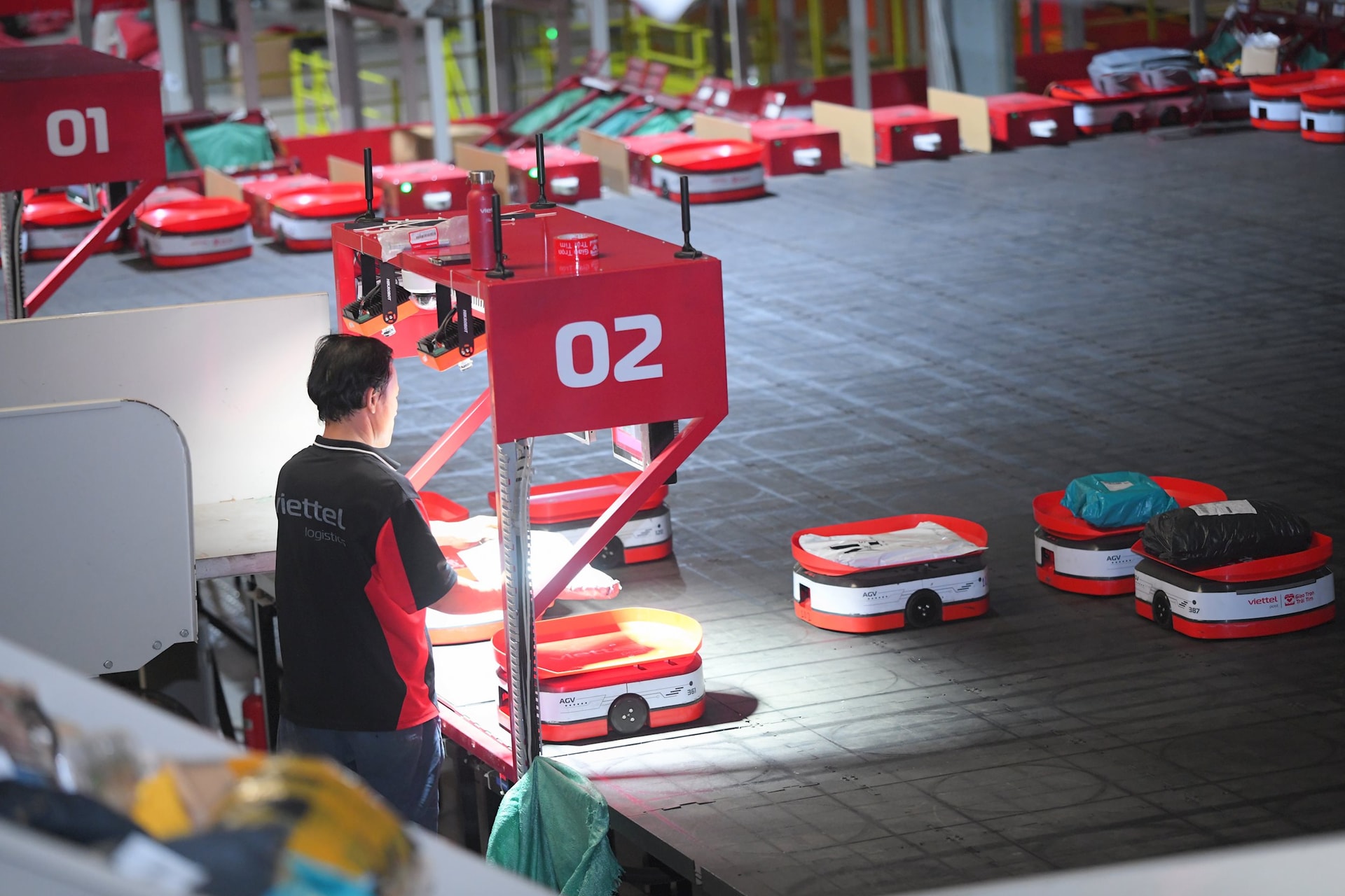 Viettel Post robot 2