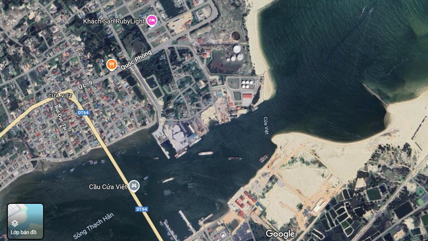 Cảng hàng hóa Cửa Việt bị bồi lắng thành “nút cổ chai” (Ảnh cắt từ Google Map)