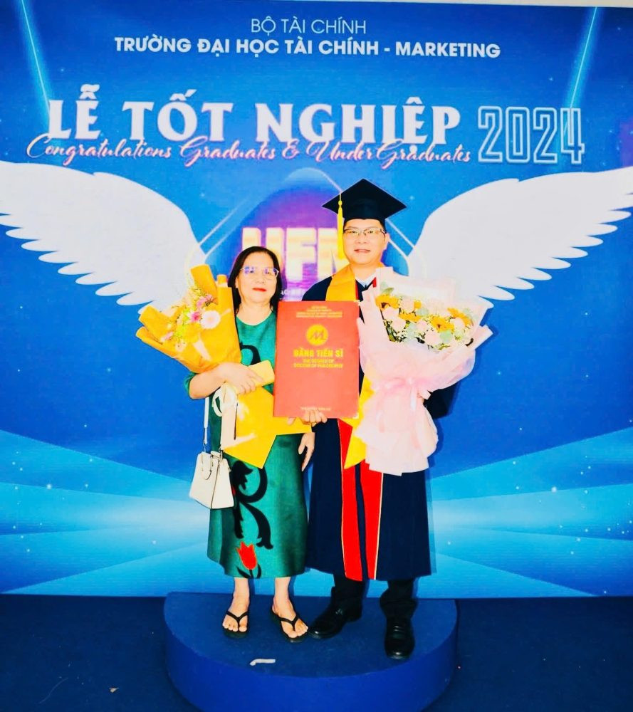 Chuyện đời xúc động phía sau hai ca khúc về mẹ của doanh nhân Lê Bá Thường