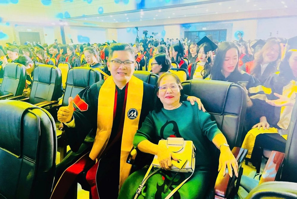 Chuyện đời xúc động phía sau hai ca khúc về mẹ của doanh nhân Lê Bá Thường