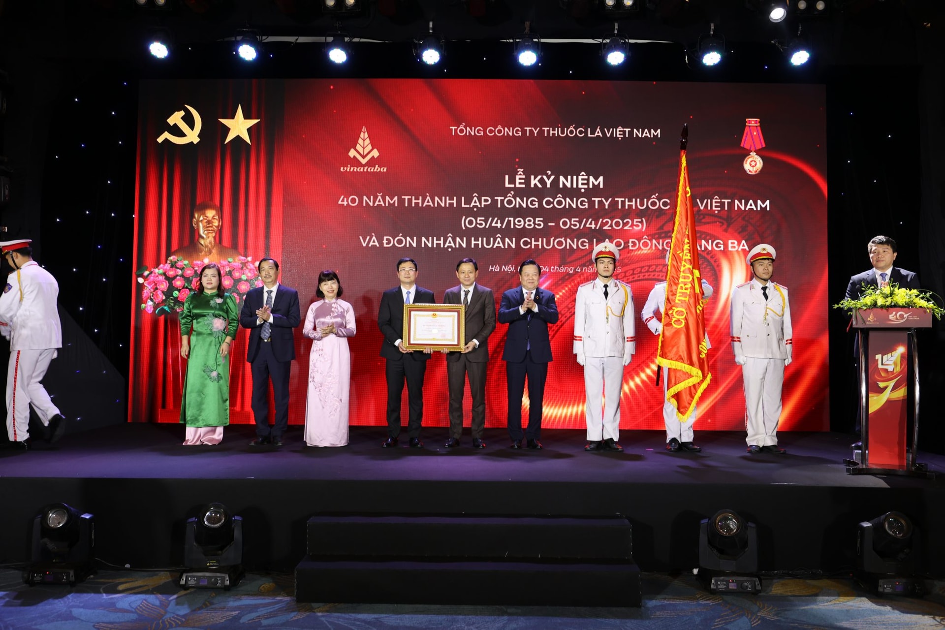 Tổng công ty Thuốc lá Việt Nam vinh dự đón nhận Huân chương Lao động hạng Ba