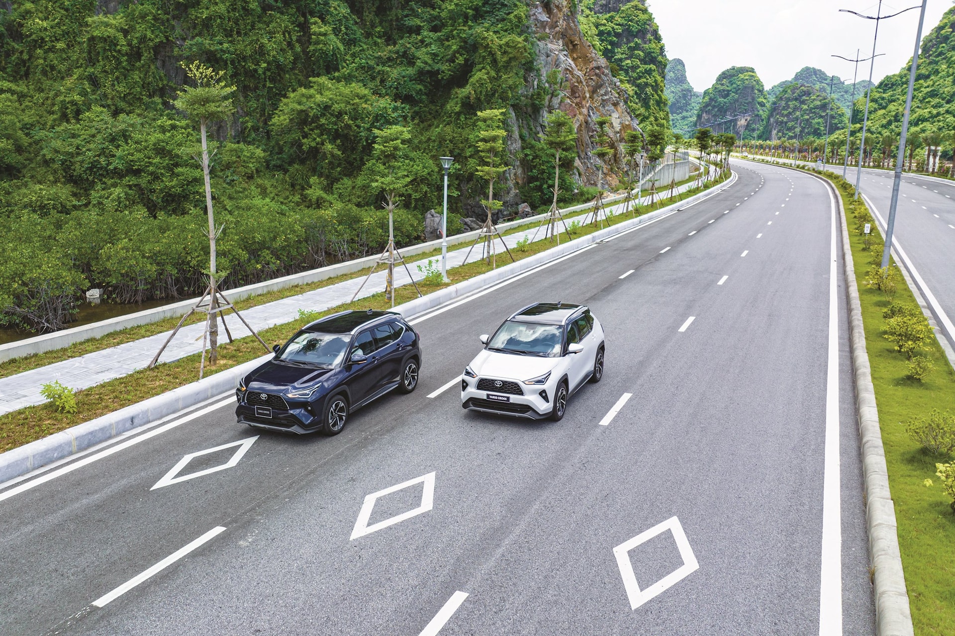 Hiện có hơn 17.000 xe Toyota hybrid đang lăn bánh trên khắp Việt Nam.