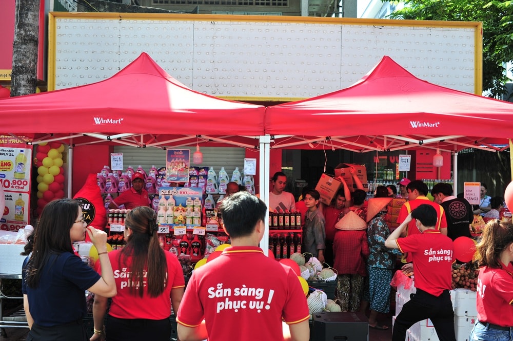 Các gian hàng ưu đãi của WinMart+ nhân sự kiện khai trương sẵn sàng phục vụ khách tiêu dùng