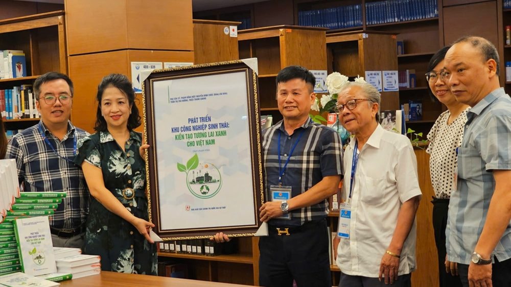 Luật sư – Doanh nhân Phạm Hồng Điệp được phong tặng danh hiệu Giáo sư danh dự tại Mỹ