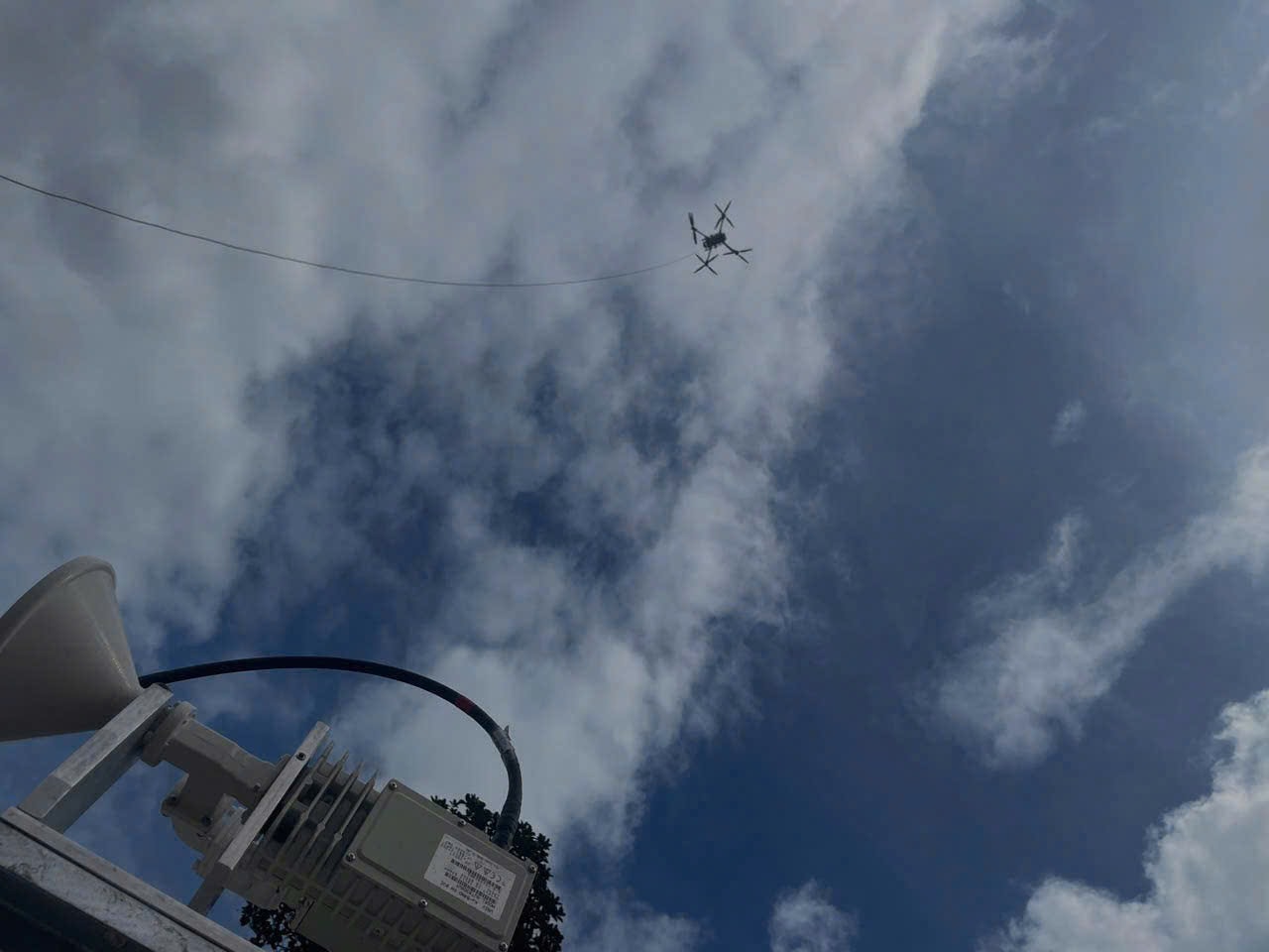 Sẵùng Drone phát sóng di động phục vụ công tác cứu hộ, cứu nạn
