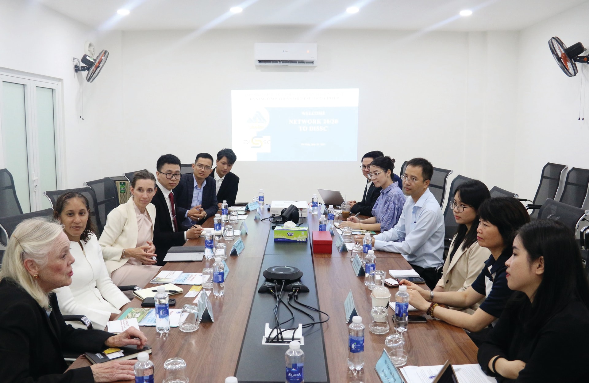 Anh to chuc Network lam viec Da Nang