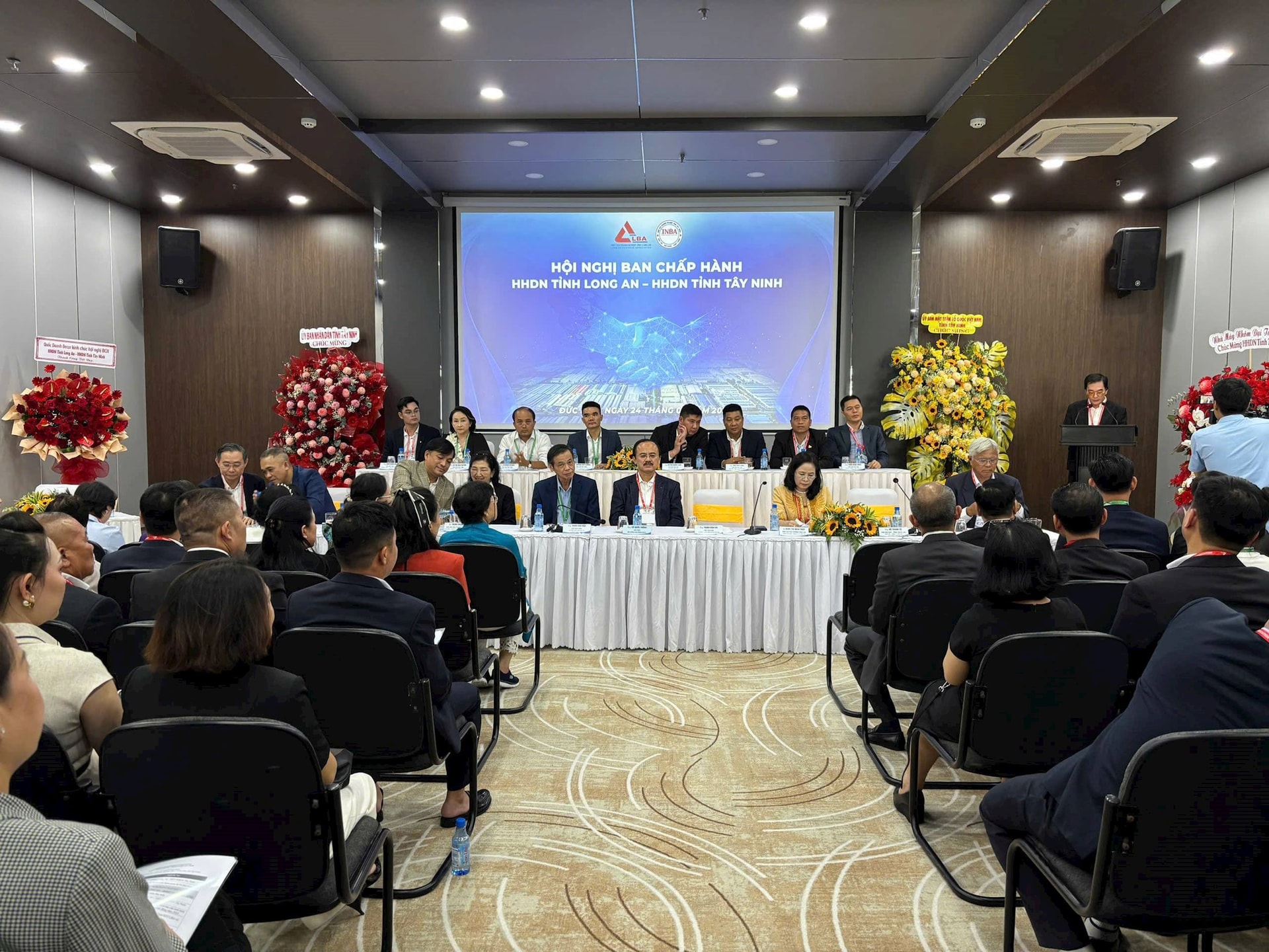 24-7 thành lâp hiệp hội doanh nghiệp TN