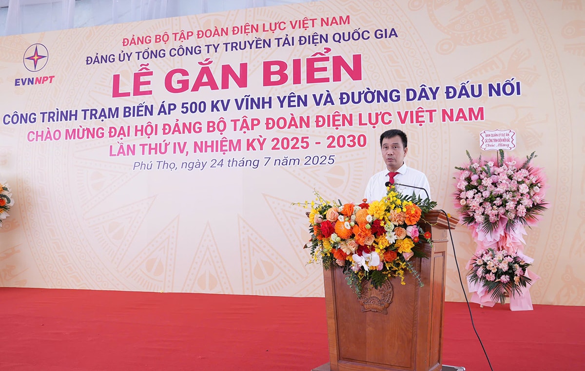 Đồng chí Nguyễn Tuấn Tùng – Bí thư Đảng ủy, Chủ tịch HĐTV EVNNPT phát biểu tại buổi lễ