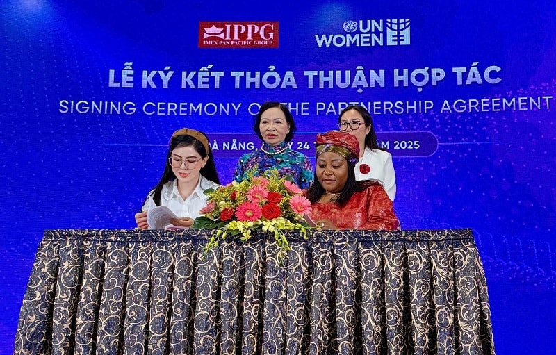 CEO Le Hong Thuy Tien dai dien IPPG ky ket UN Women