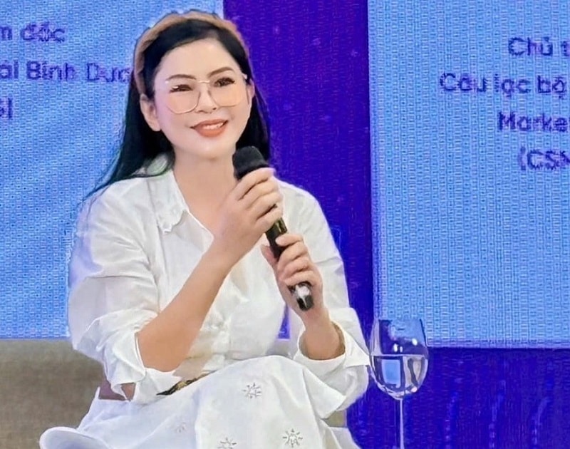 Bà Lê Hồng Thủy Tiên cho rằng, để trở thành những người lãnh đạo tiên phong trong kỷ nguyên số, các nữ doanh nhân cần được trang bị tư duy công nghệ, kỹ năng số và khả năng thích ứng linh hoạt.
