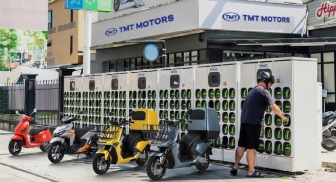 TMT Motors cho ra mắt xe máy điện và tiên phong xây dựng trạm cấp đổi Pin theo chuẩn châu Âu TMT Motors cho ra mắt xe máy điện và tiên phong xây dựng trạm cấp đổi Pin theo chuẩn châu Âu