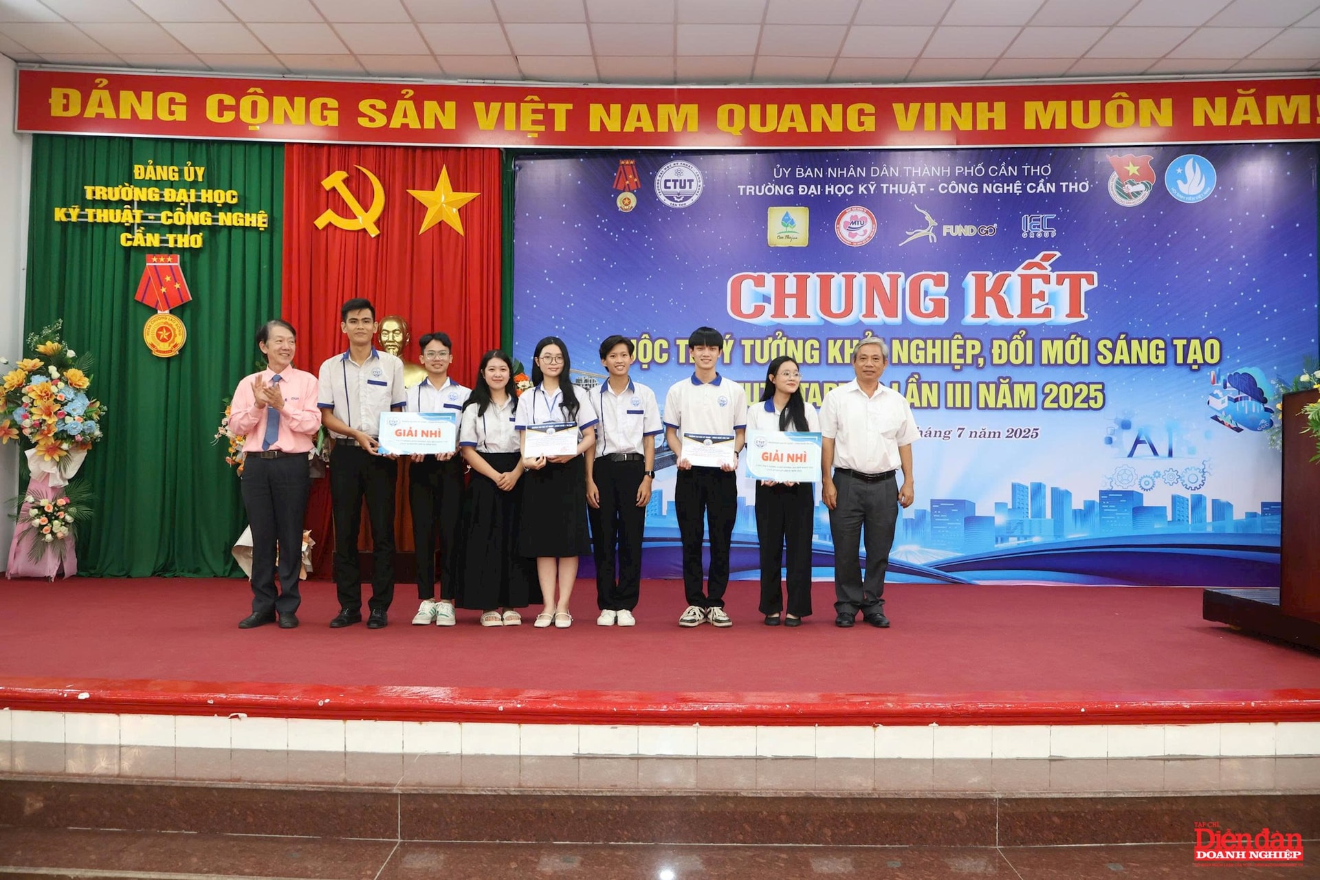 Dự án “OraVita - Sức sống mới từ quả cam Sành” và Dự án “Durimilk – Sữa hạt sầu riêng” đạt giải Nhì cuộc thi