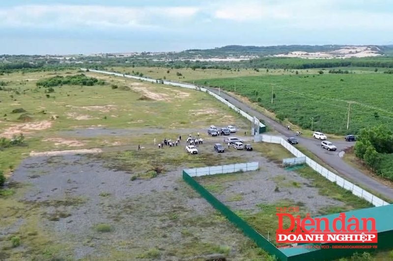Dự án KCN Sơn Mỹ 1 được Thủ tướng Chính phủ phê duyệt chủ trương đầu tư năm 2017, tổng diện tích đất phải thu hồi là 1.070ha. Dự án được khởi công tháng 8/2022. Tuy nhiên đến nay, các khu công nghiệp vẫn chưa thể triển khai do vướng mặt bằng.