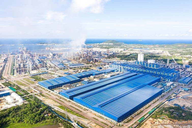 Khu liên hợp sản xuất gang thép Hòa Phát Dung Quất.