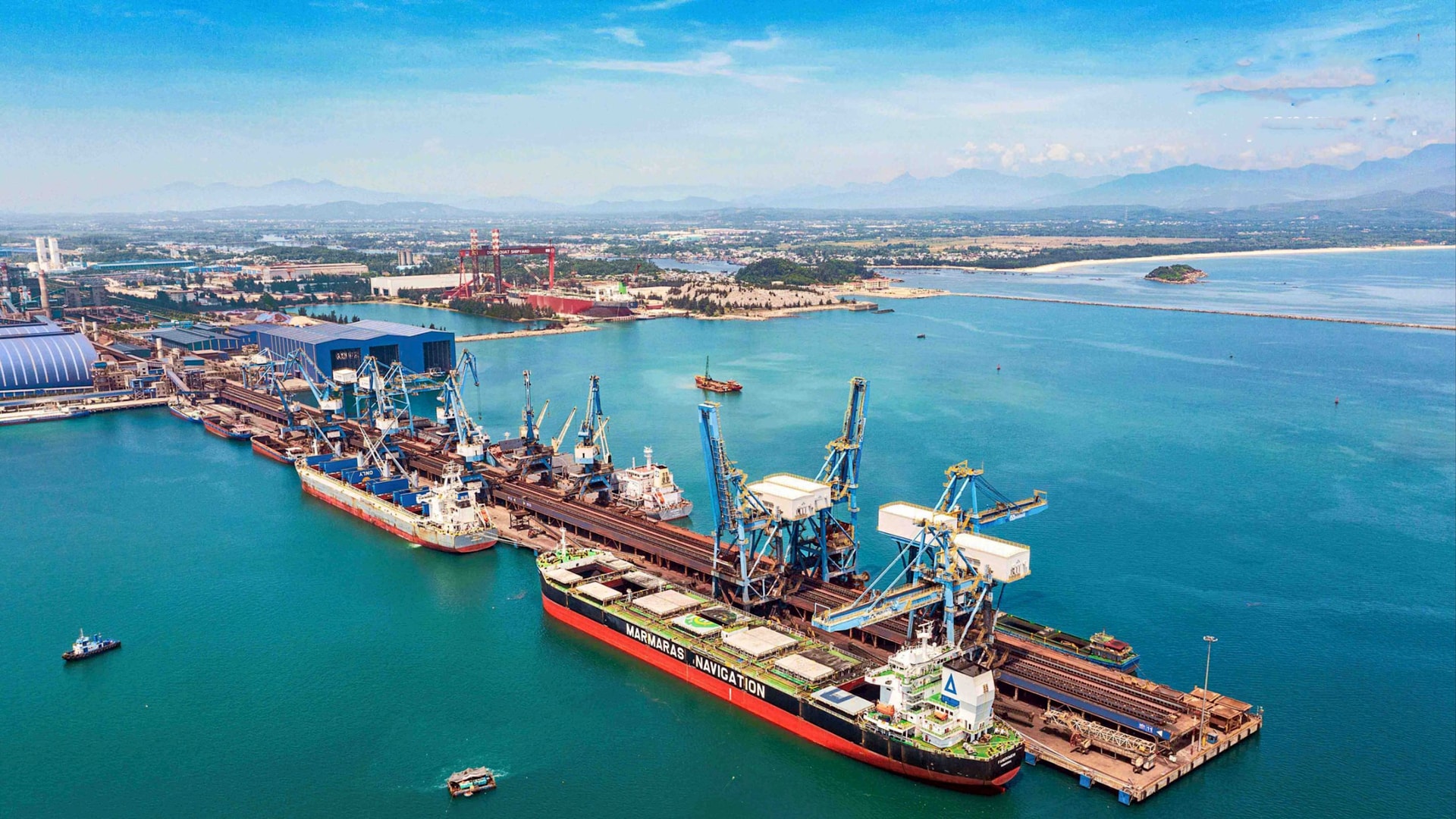Một góc Khu Kinh tế Dung Quất.