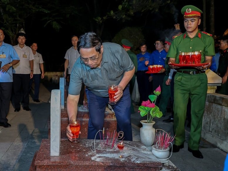 Thủ tướng: Các Anh hùng liệt sĩ đã làm rạng rỡ non sông, đất nước ta