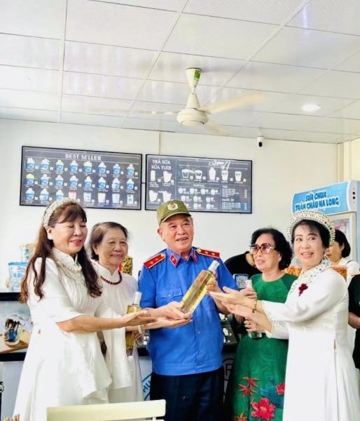 HĐHPHN: Dâng hương, tri ân tưởng niệm AHLS