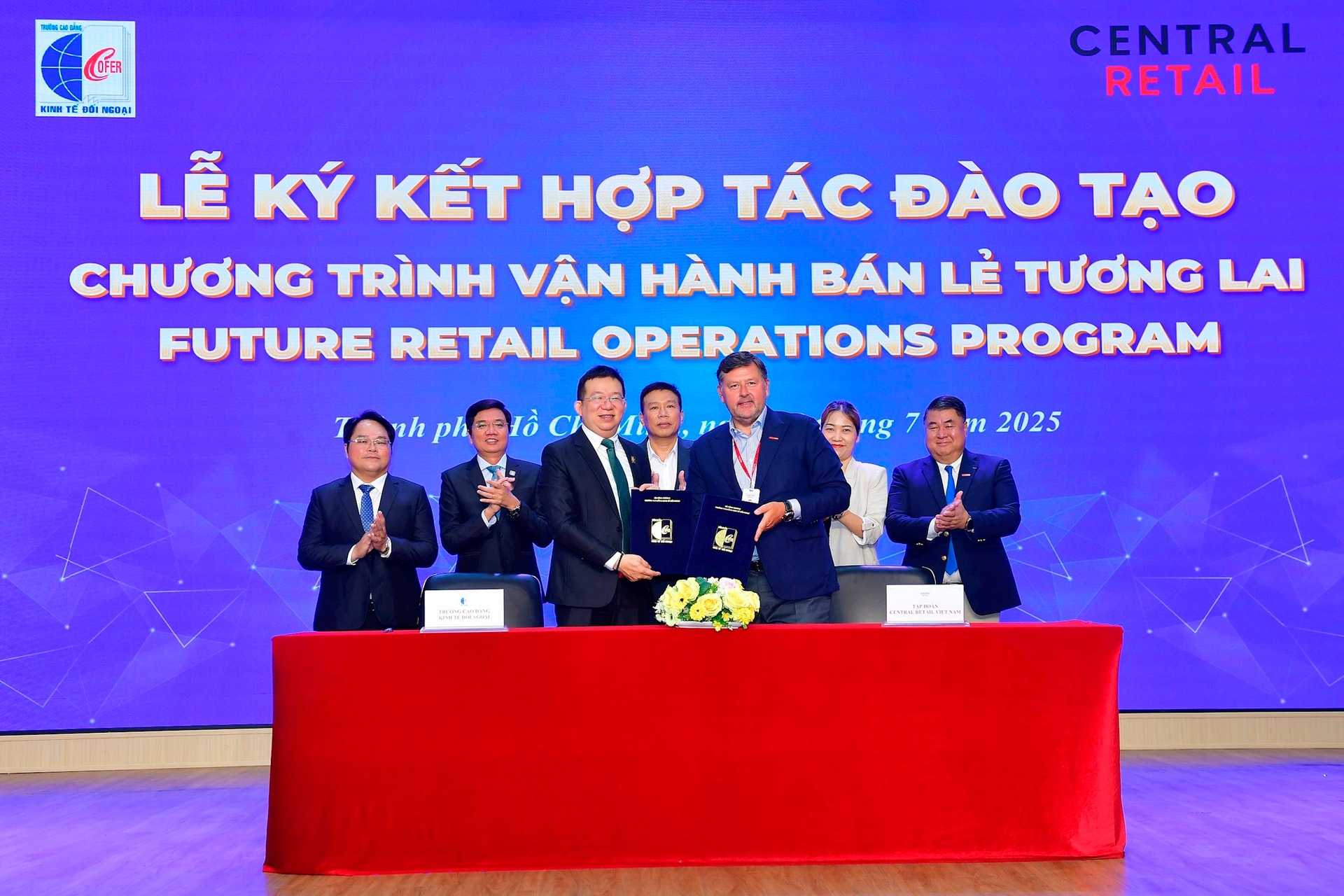 1 Lãnh đạo tập đoàn Central Retail Việt Nam và Lãnh đạo trường Cao đẳng Kinh tế Đối ngoại Ký kết thỏa thuận hợp tác