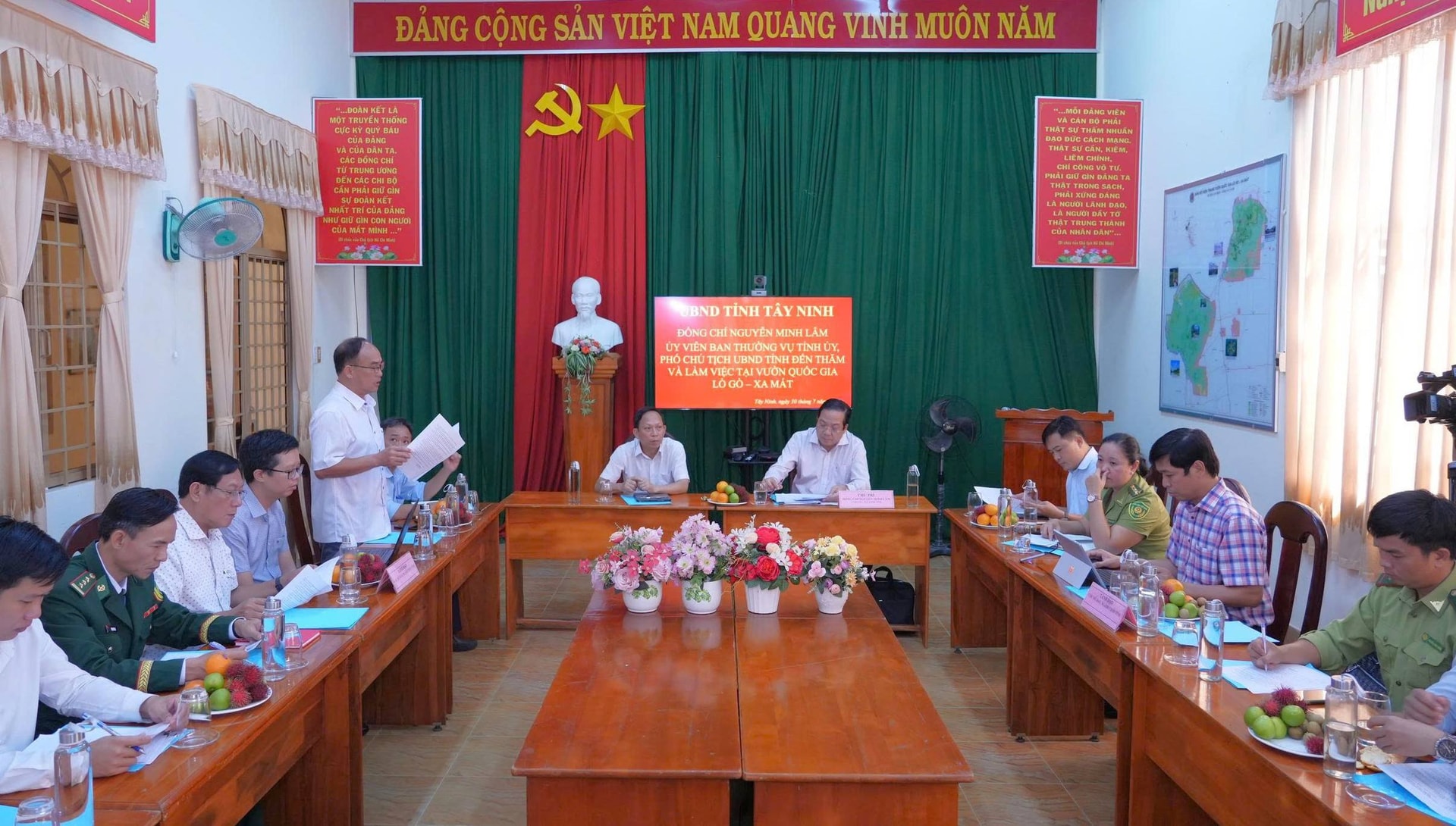 Đoàn công tác clàm việc với Ban quản lý Vườn quốc gia Lò Gò – Xa Mát