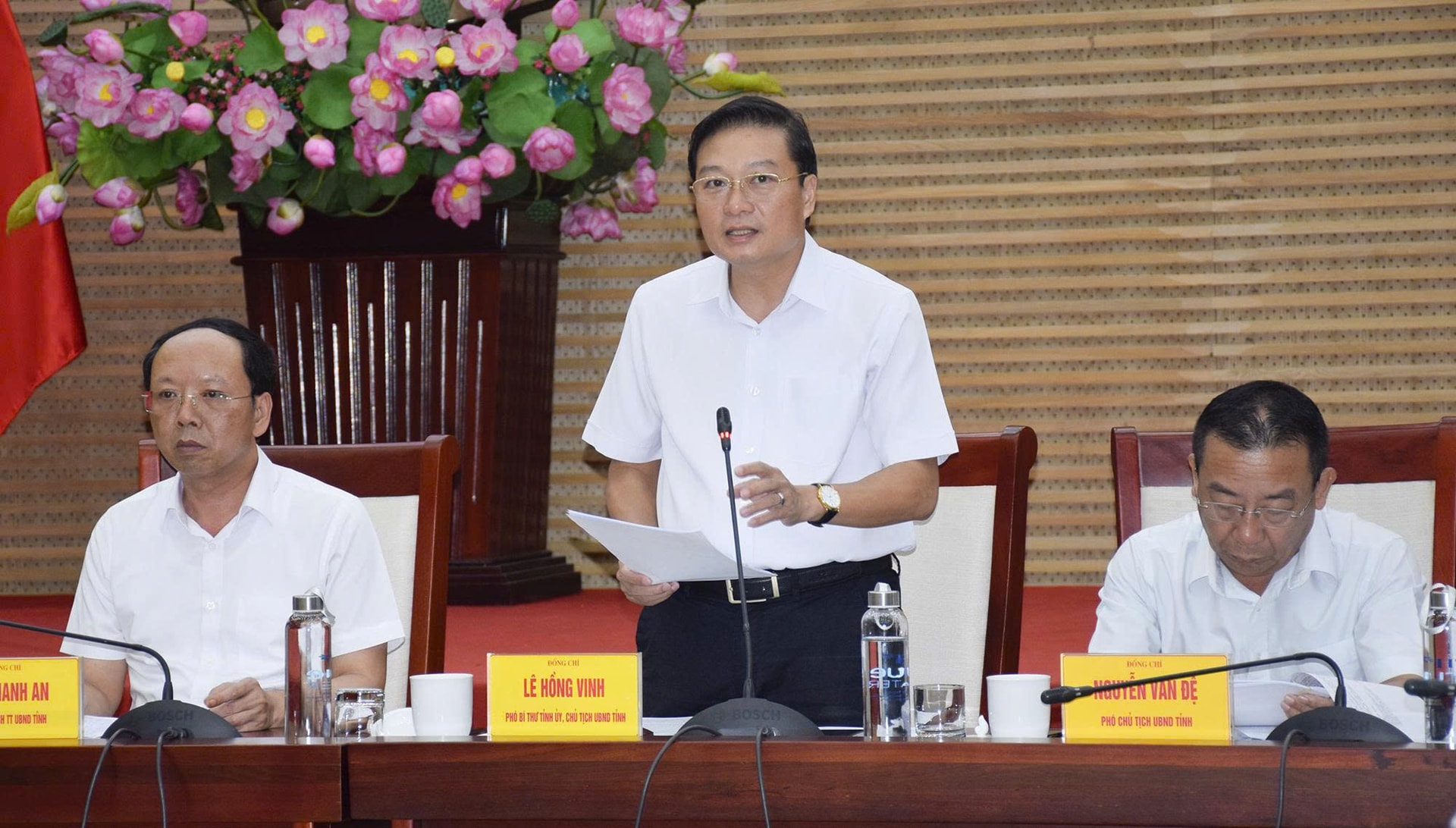 Chủ tịch UBND tỉnh Nghệ An Lê Hồng Vinh đã điểm lại những kết quả phát triển kinh tế - xã hội đạt được trong tháng 7/2025. (Ảnh: nghen.gov.vn)