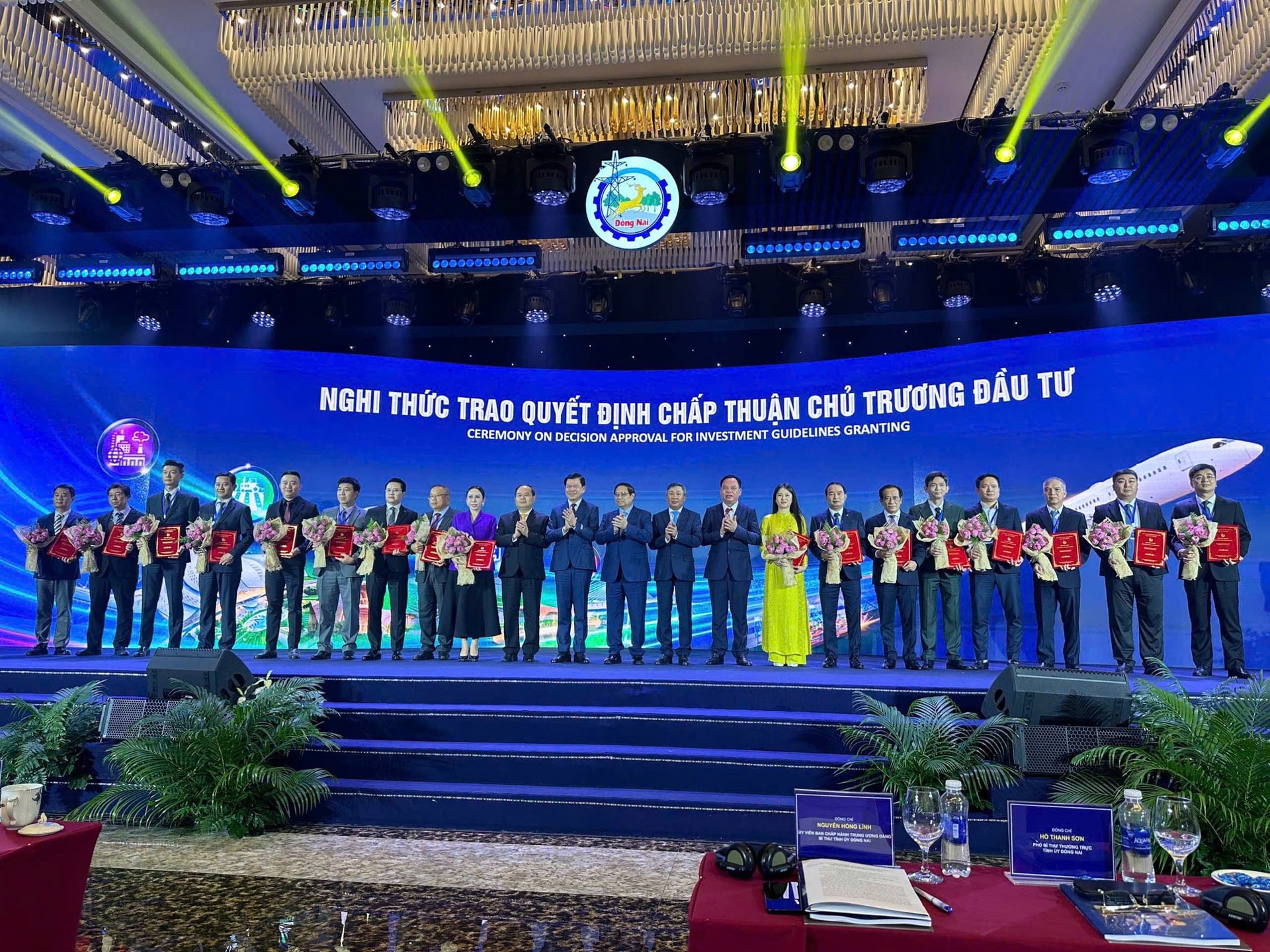 Ông Trần Ngọc Nguyên - Chủ tịch HĐQT PVCFC nhận quyết định chưởng trương đầu tư tại Hội nghị