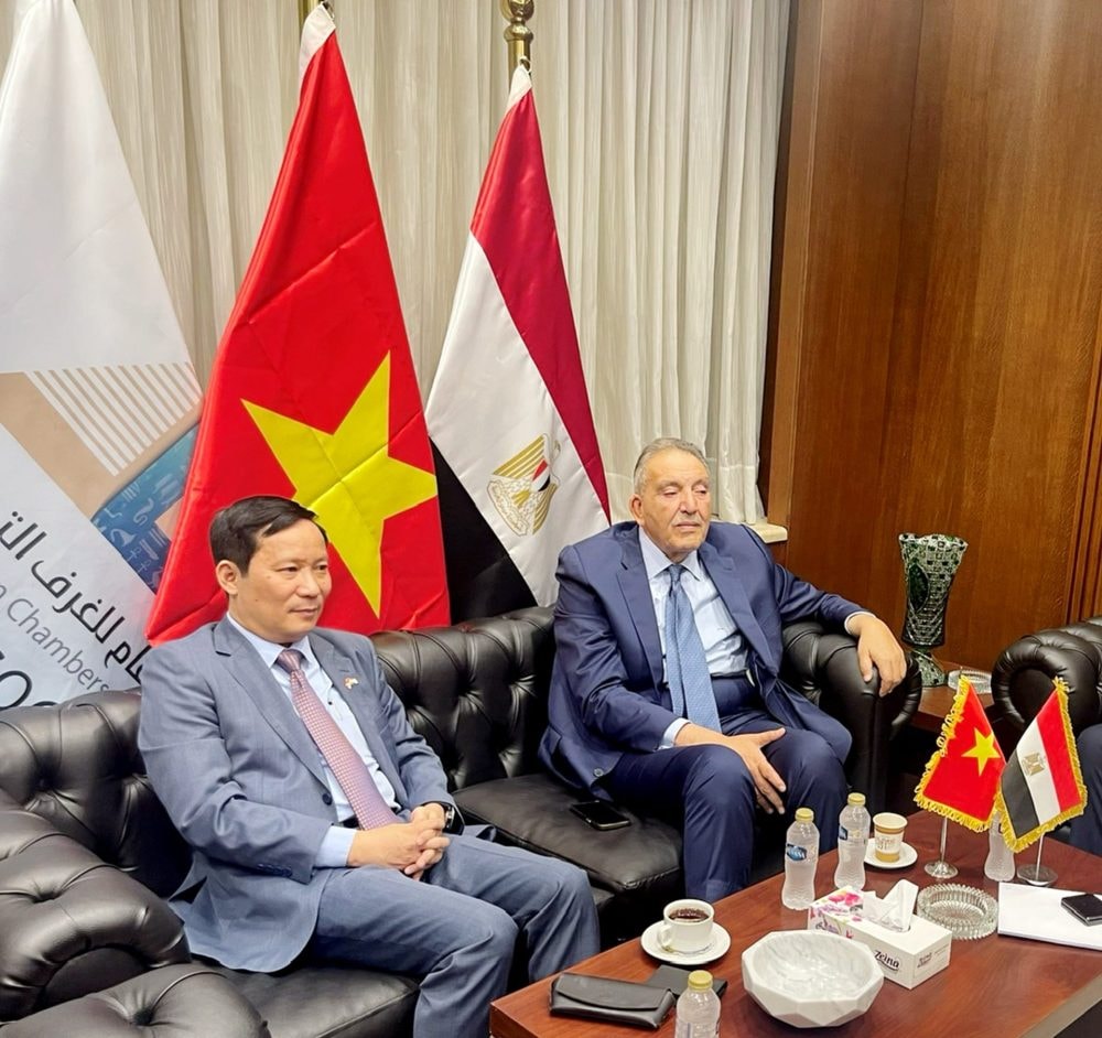 Chủ tịch VCCI làm việc với Chủ tịch Liên đoàn các phòng thương mại Ai Cập tại Cairo Chủ tịch VCCI làm việc với Chủ tịch Liên đoàn các phòng thương mại Ai Cập tại Cairo