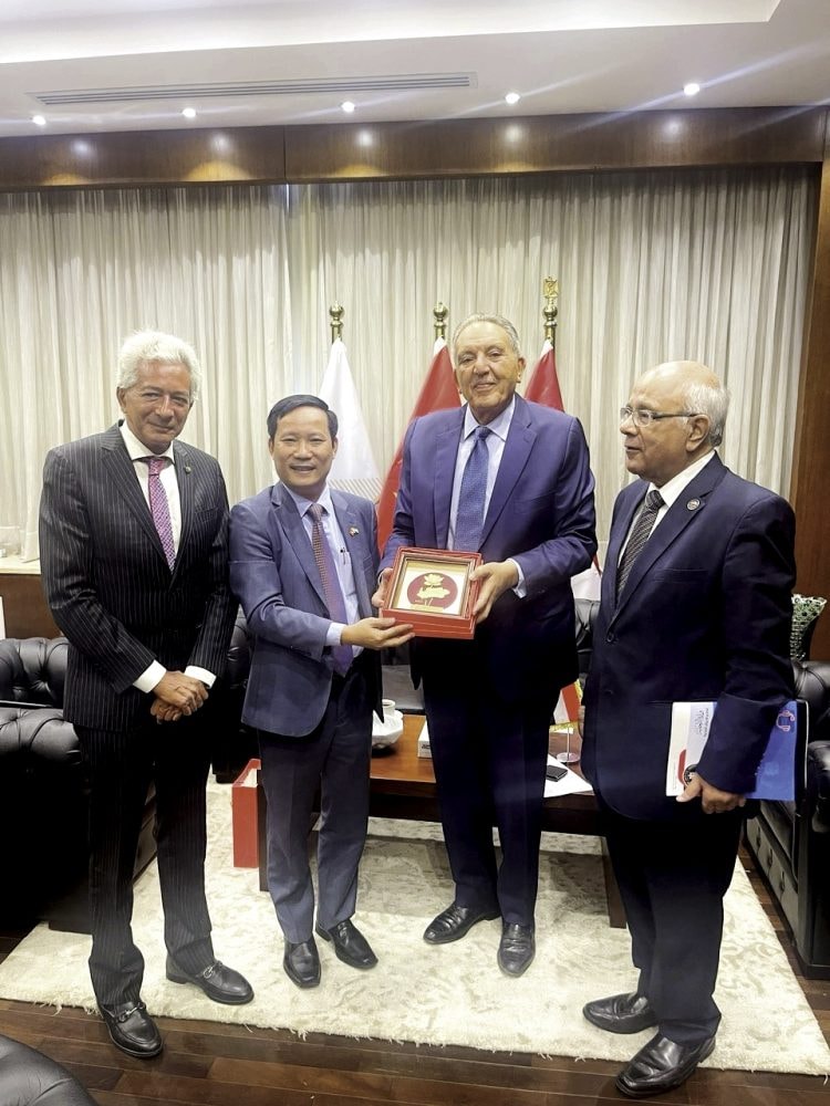 Chủ tịch VCCI làm việc với Chủ tịch Liên đoàn các phòng thương mại Ai Cập tại Cairo Chủ tịch VCCI làm việc với Chủ tịch Liên đoàn các phòng thương mại Ai Cập tại Cairo