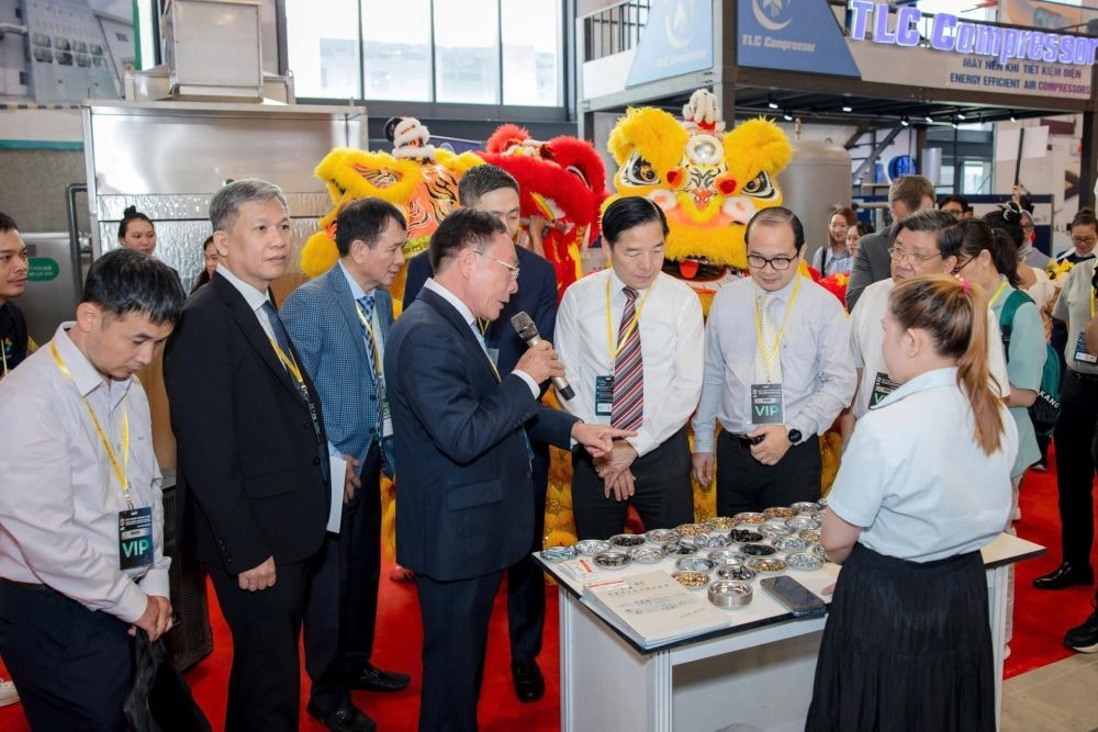 Khai mạc Hội chợ Máy và Nguyên liệu gỗ quốc tế Bình Dương