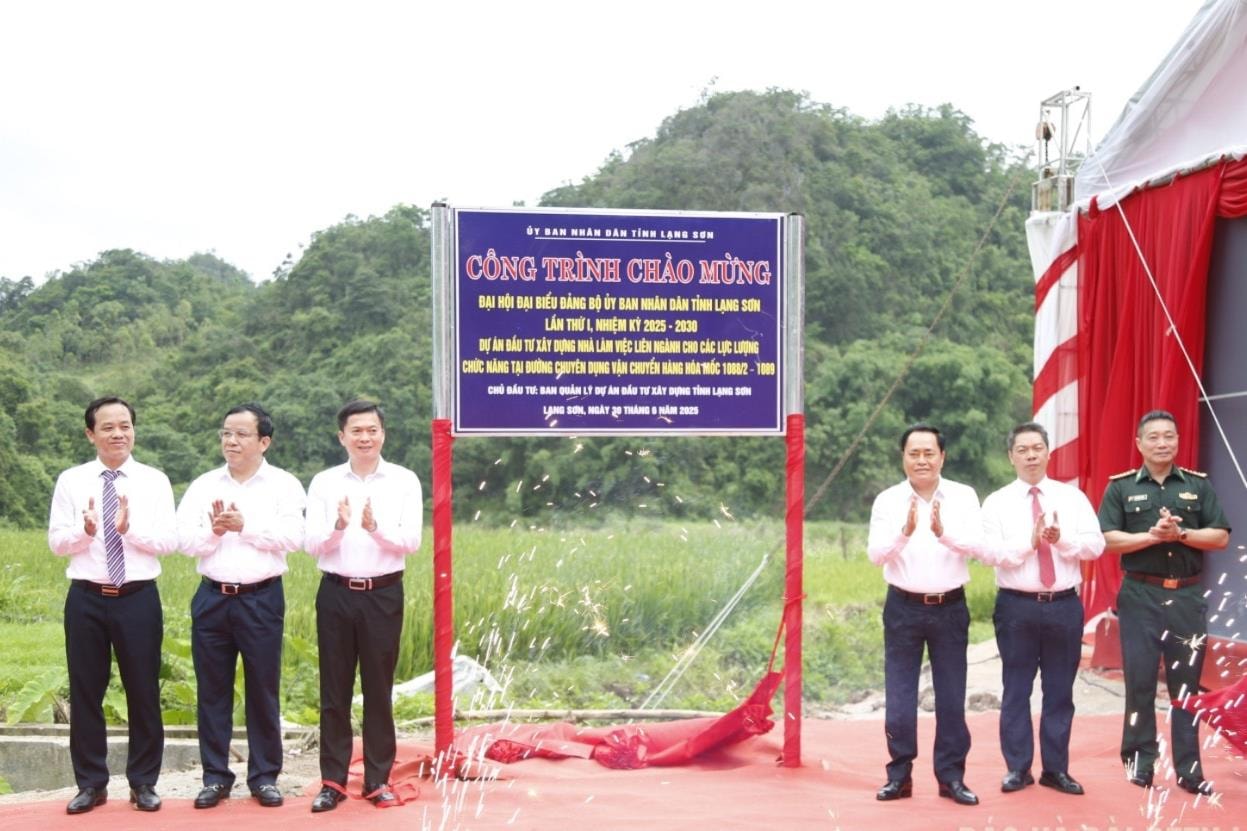 le-gan-bien-cong-trinh-du-an-dau-tu-xay-dung-nha-lam-viec-lien-nganh-cho-cac-luc-luong-chuc-nang-tai-duong-chuyen-dung-van-chuyen-hang-hoa-moc-1088-2-1089(1).jpeg