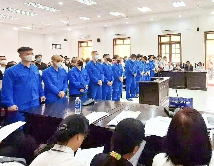 Các bị cáo trong vụ Công ty Lộc Phúc lừa đảo dự án “ma”chiếm đoạt hàng trăm tỷ đồng tại phiên toà ngày 15/7/2025.