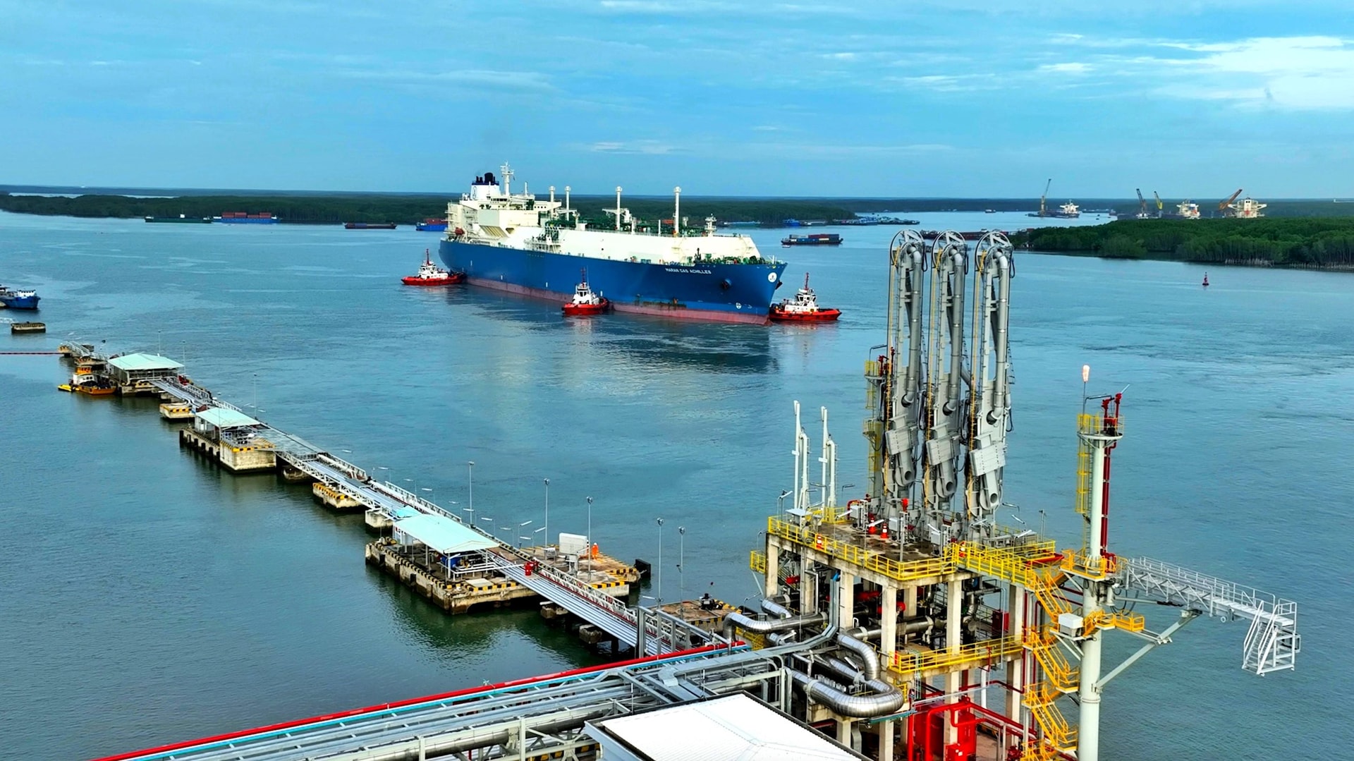 H3. Tàu Maran Gas Achilles chở chuyến LNG nhập khẩu đầu tiên về Kho cảng LNG Thị Vải - Việt Nam