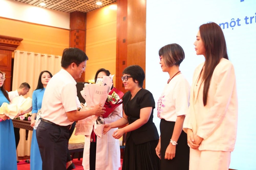 Ra mắt quỹ “Vì một triệu phụ nữ Việt Nam khỏe mạnh” Ra mắt quỹ “Vì một triệu phụ nữ Việt Nam khỏe mạnh”