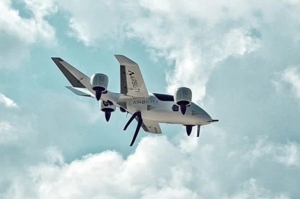Cơ hội vàng cho doanh nghiệp công nghiệp hỗ trợ Việt Nam từ xuất khẩu UAV và chip bán dẫn