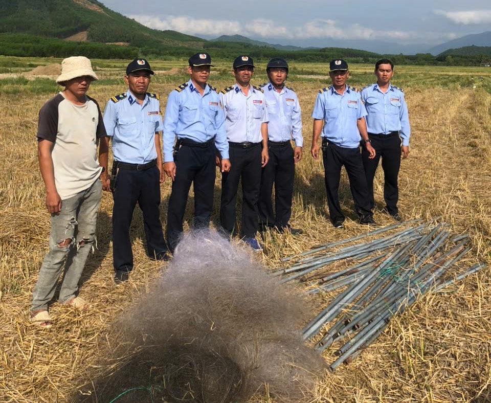 ĐỘI CHỐNG SĂN BẮT CHIM YẾN CÔNG TY THU GIỮ RẤT NHIỀU SẮN BẪY CHIM TẠI DIÊN KHÁNH