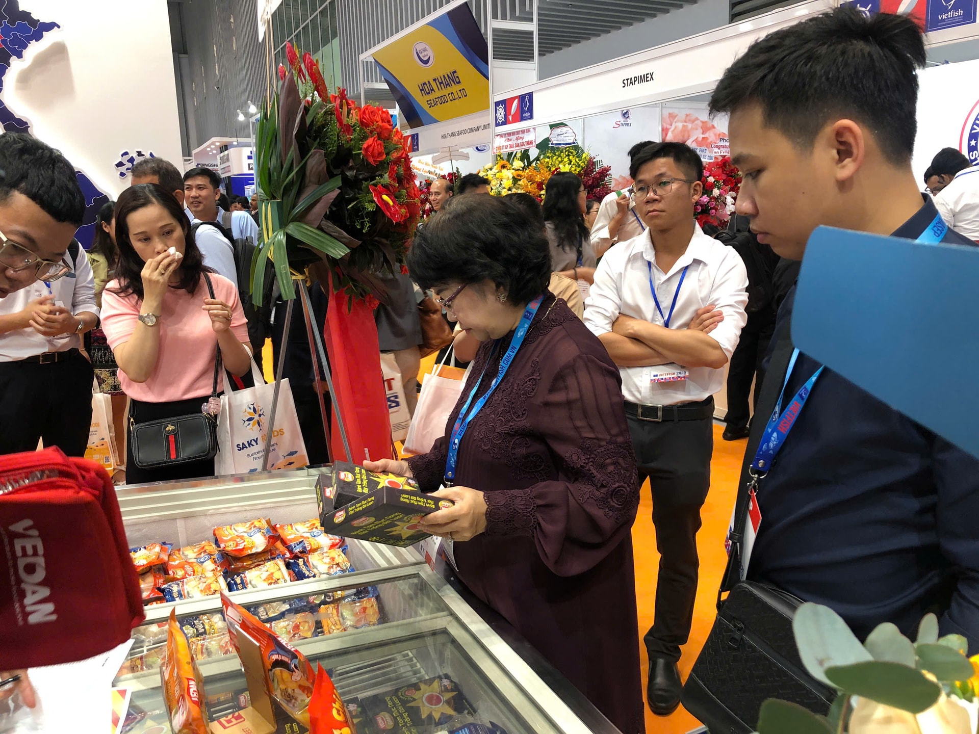 Gian hàng của VEDAN thu hút sự quan tâm lớn của khách hàng