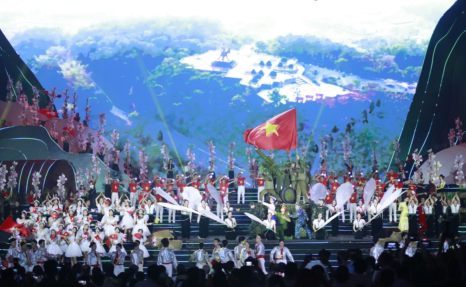vanhoanghethuat.vn-datasite-201807-bai_viet_21491-_anh-su-kien-bai-bt.jpg