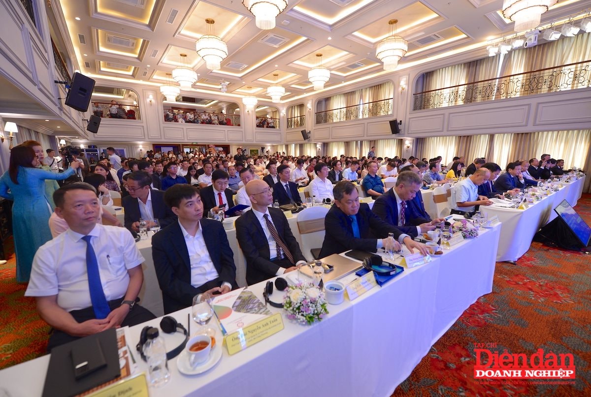 Đại biểu tham dự “Diễn đàn logistics Vùng lần VI: Logistics xuyên biên giới - Sức bật tăng trưởng vùng Bắc Trung Bộ và Duyên hải miền Trung”.