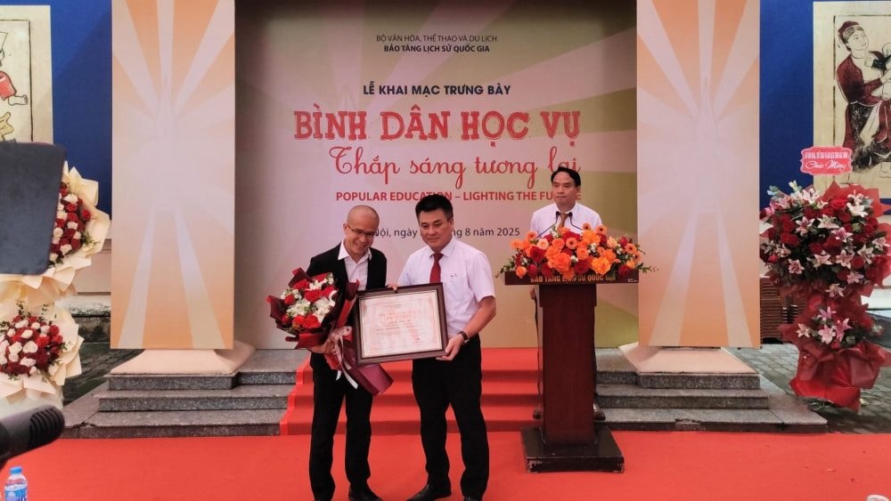 Khai mạc trưng bày chuyên đề “Bình dân học vụ - thắp sáng tương lai”