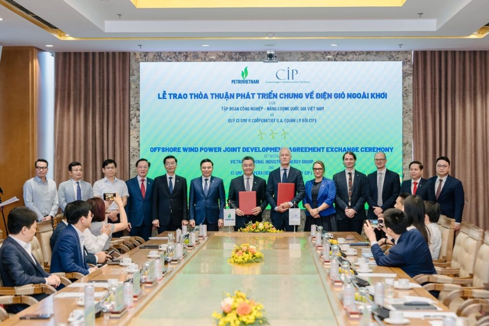 Lễ trao thỏa thuận phát triển chung về điện gió ngoài khơi giữa Petrovietnam và Copenhagen Infrastructure Partners Lễ trao thỏa thuận phát triển chung về điện gió ngoài khơi giữa Petrovietnam và Copenhagen Infrastructure Partners