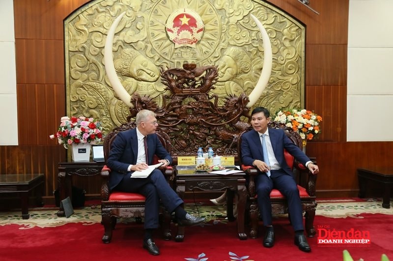 Lãnh đạo tỉnh Hưng Yên tiếp và làm việc với đại diện doanh nghiệp Hà Lan đến trao đổi hợp tác, tìm hiểu môi trường đầu tư tại tỉnh (Ảnh: T.Đ)