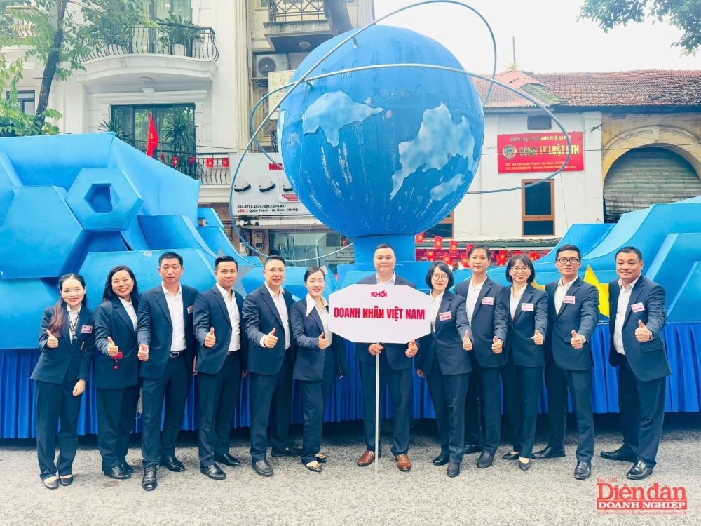 Khối Doanh nhân Việt Nam sơ duyệt diễu binh, diễu hành A80