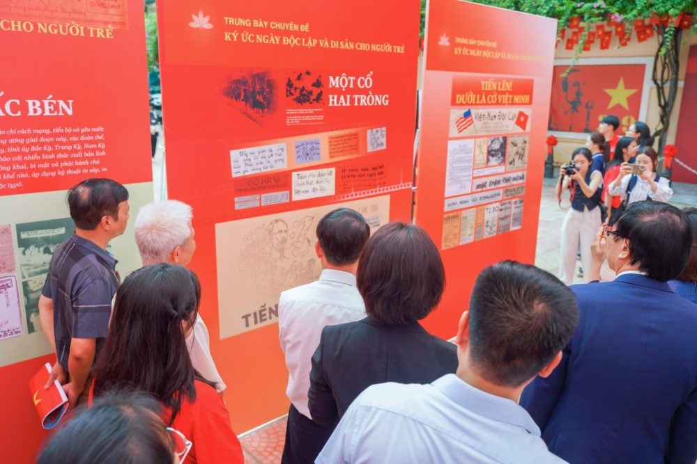 Trưng bày chuyên đề Ký ức Ngày Độc lập và Di sản cho Người trẻ Trưng bày chuyên đề Ký ức Ngày Độc lập và Di sản cho Người trẻ