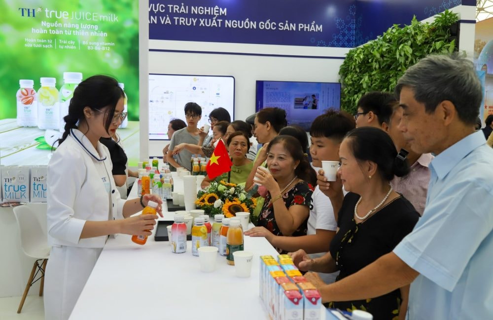 Trải nghiệm khu trưng bày của Tập đoàn TH tại Triển lãm 80 năm 