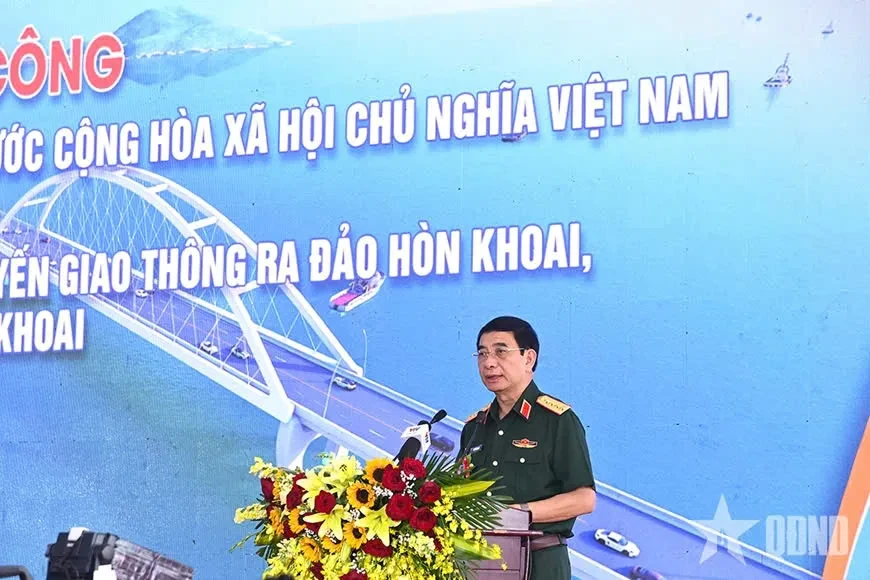 Đại tướng Phan Văn Giang, Ủy viên Bộ Chính trị, Bộ trưởng Bộ Quốc phòng phát biểu chỉ đạo tại lễ khởi công.