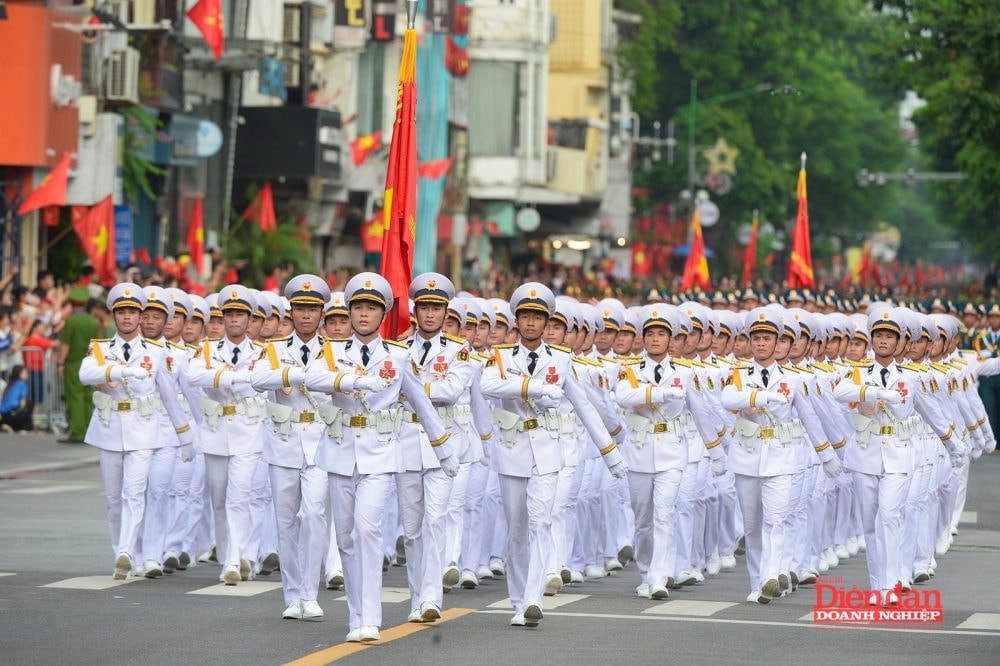 Khí thế rạng ngời của Khối Doanh nhân Việt Nam tổng duyệt diễu binh A80